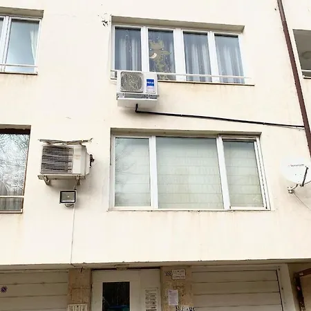 דירה Spacious Next To South Park просторен до южен парк Location *