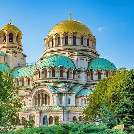 Spacious Next To South Park просторен до южен парк Location דירה