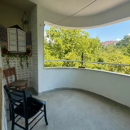 Spacious Next To South Park просторен до южен парк Location דירה